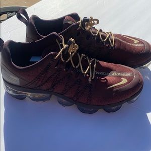 Women’s Nike VAPORMAX SIZE 9